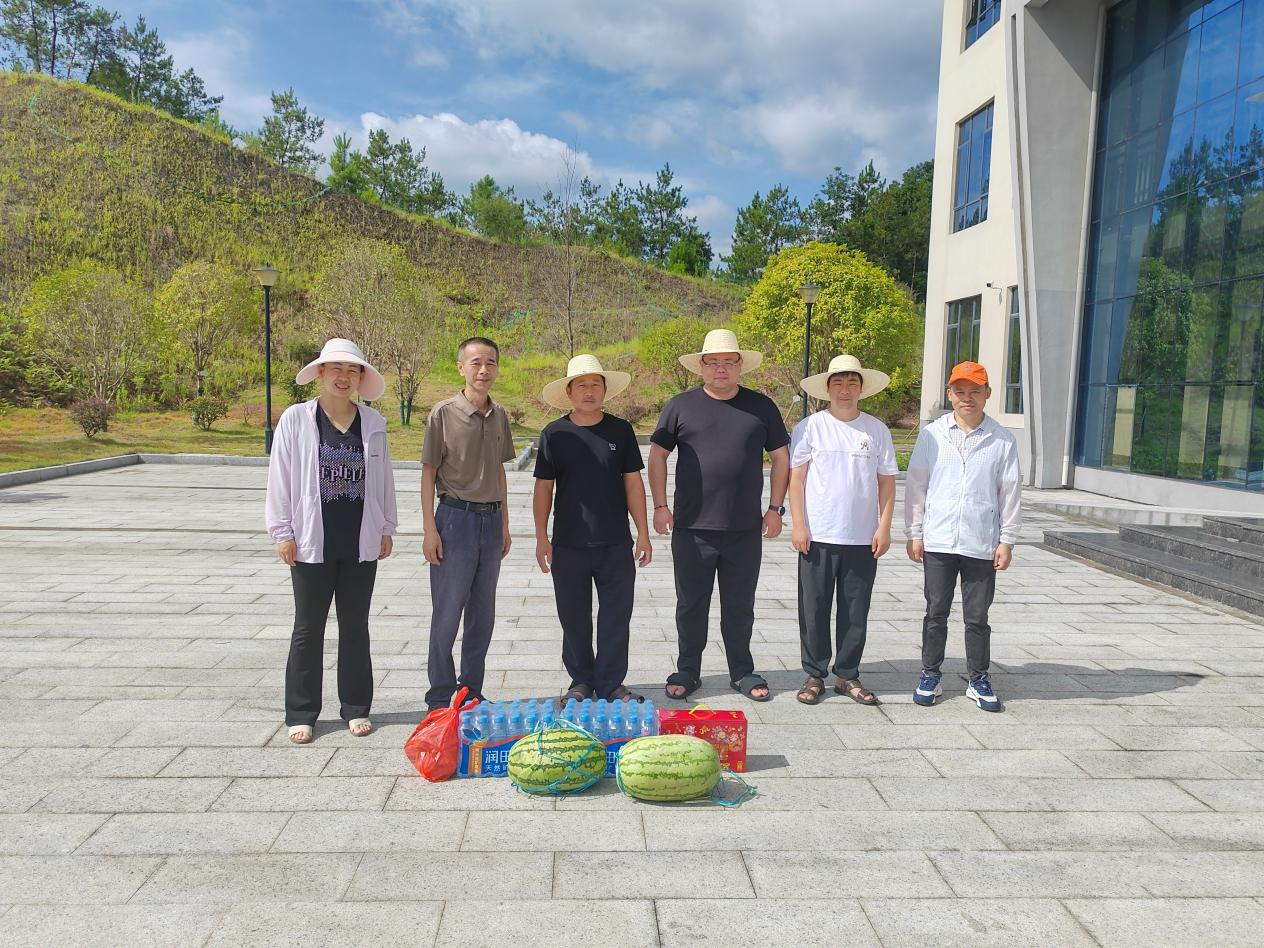 3【广昌公路分中心开展“夏日送清凉 温情嘱安全”】稿件配图——李学荣